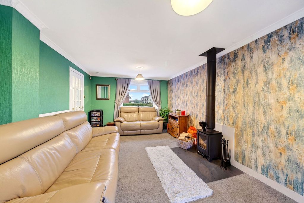 Property photo 2 of 37 Lounge