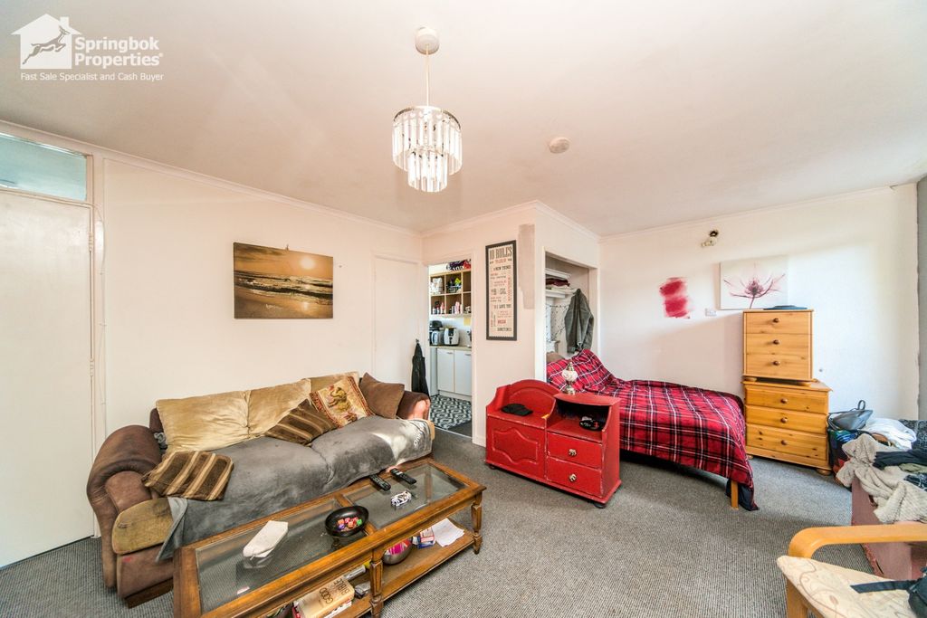 Property photo 2 of 11 1