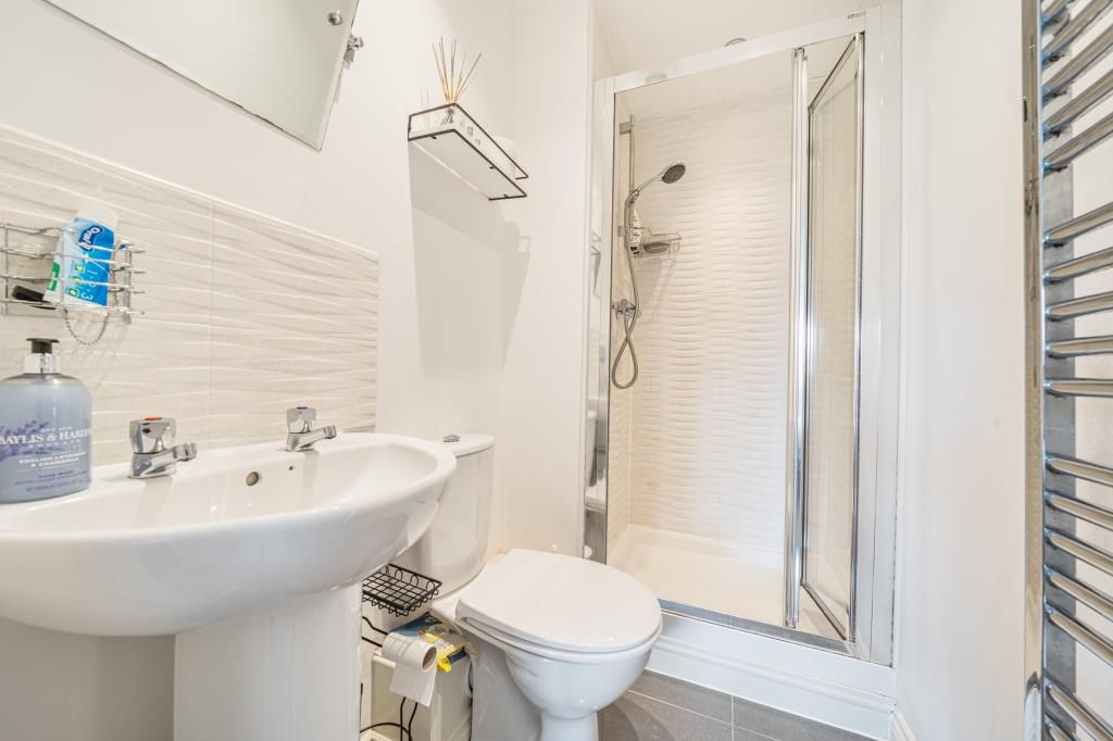 Property photo 3 of 16 Ensuite
