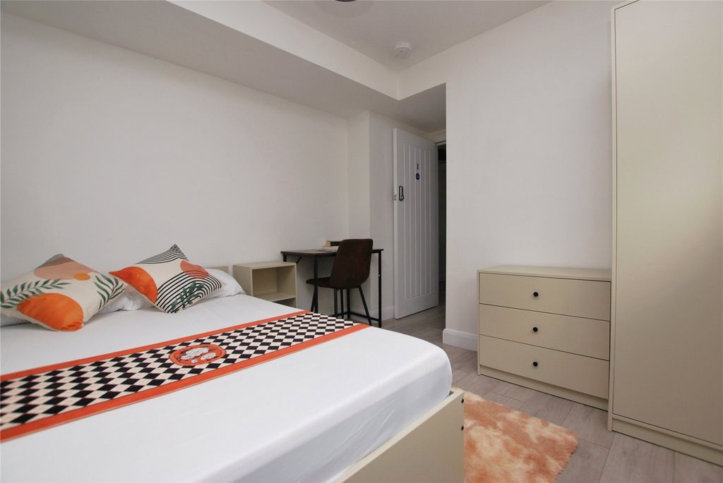 Property photo 3 of 11 Picture No. 14