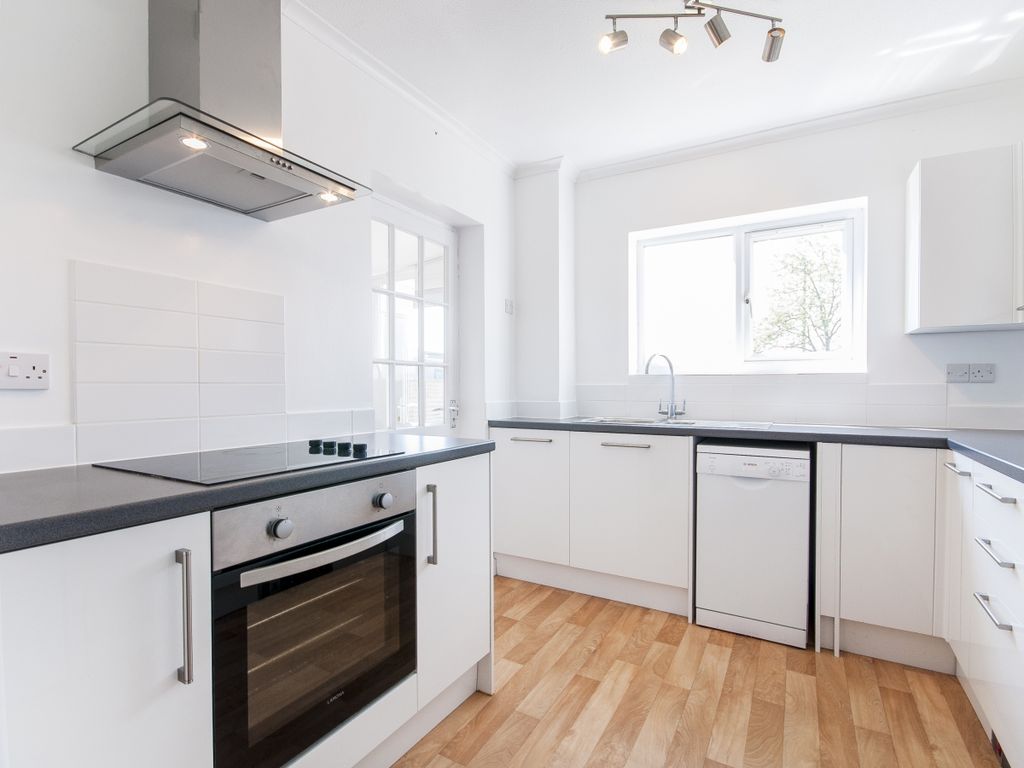 Property photo 3 of 8 Kitchen3