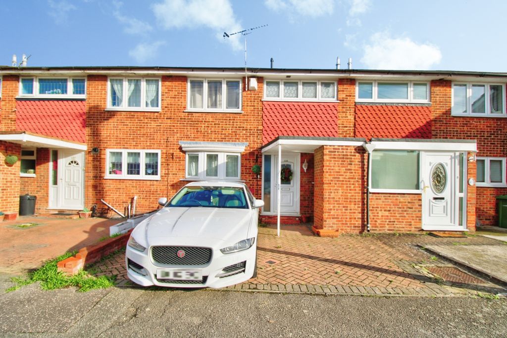 Property photo 1 of 11 Udall Gardens, Romford, Rm5 2La Draft