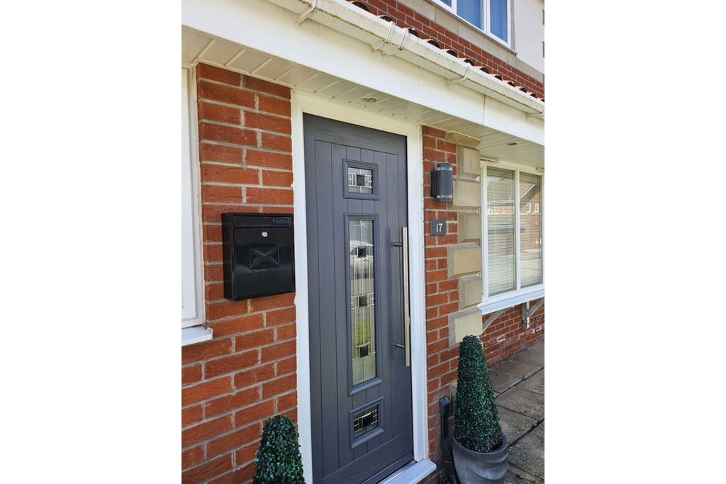 Property photo 2 of 19 Front Reception