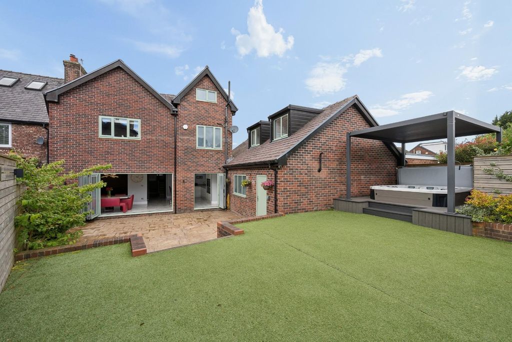 Property photo 2 of 42