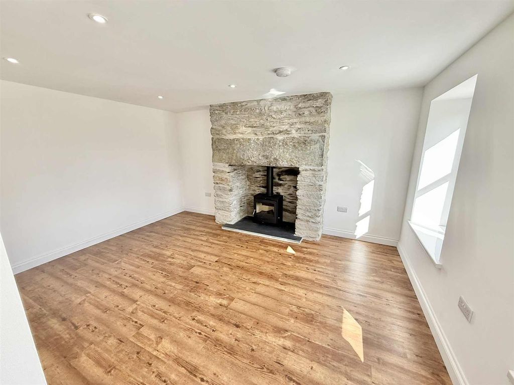 Property photo 2 of 16 5d596A11-Eced-4Cdc-97F2-9Efa49B9743A.Jpg