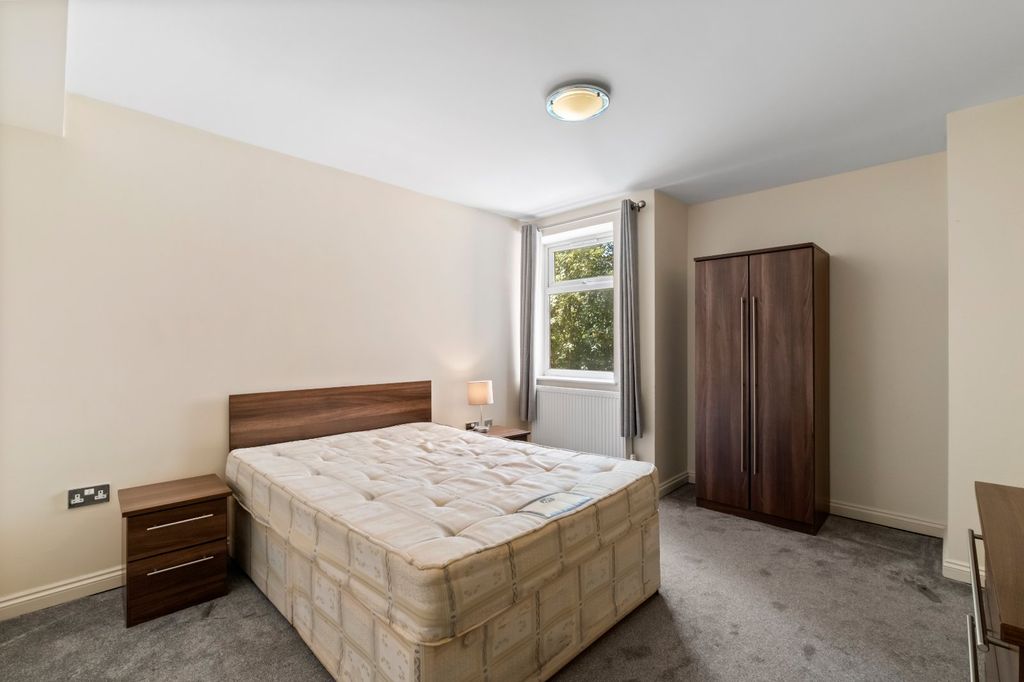 Property photo 3 of 7 Principal Bedroom