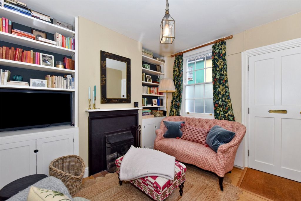 Property photo 2 of 10 Sitting Room