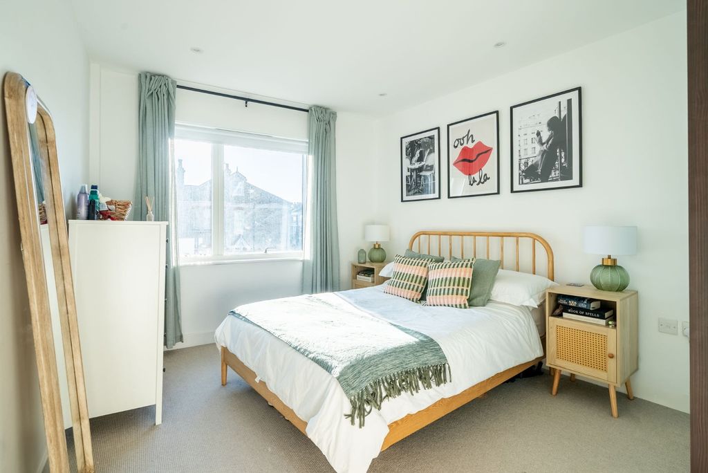 Property photo 3 of 17 4636532