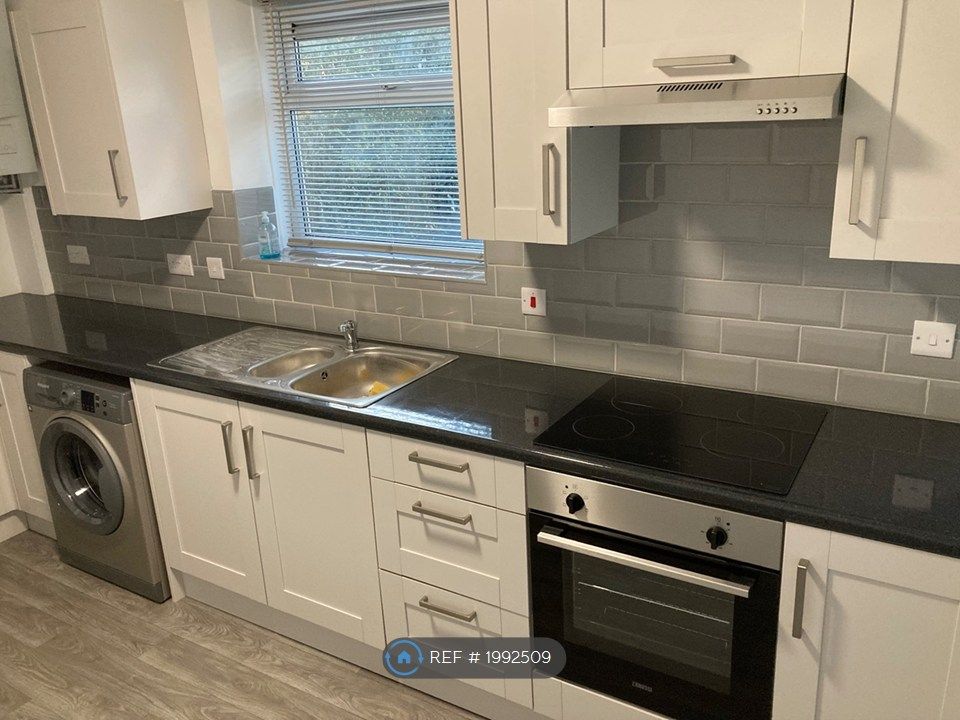 Property photo 2 of 17 Kitchen