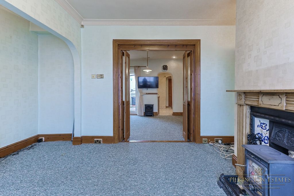 Property photo 3 of 13 4583694