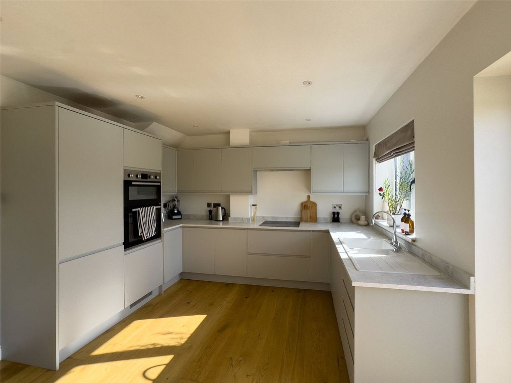 Property photo 3 of 28 Picture No. 06