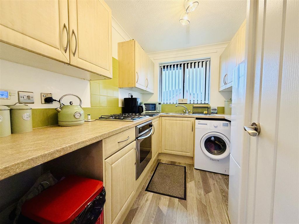 Property photo 3 of 16 Kitchen
