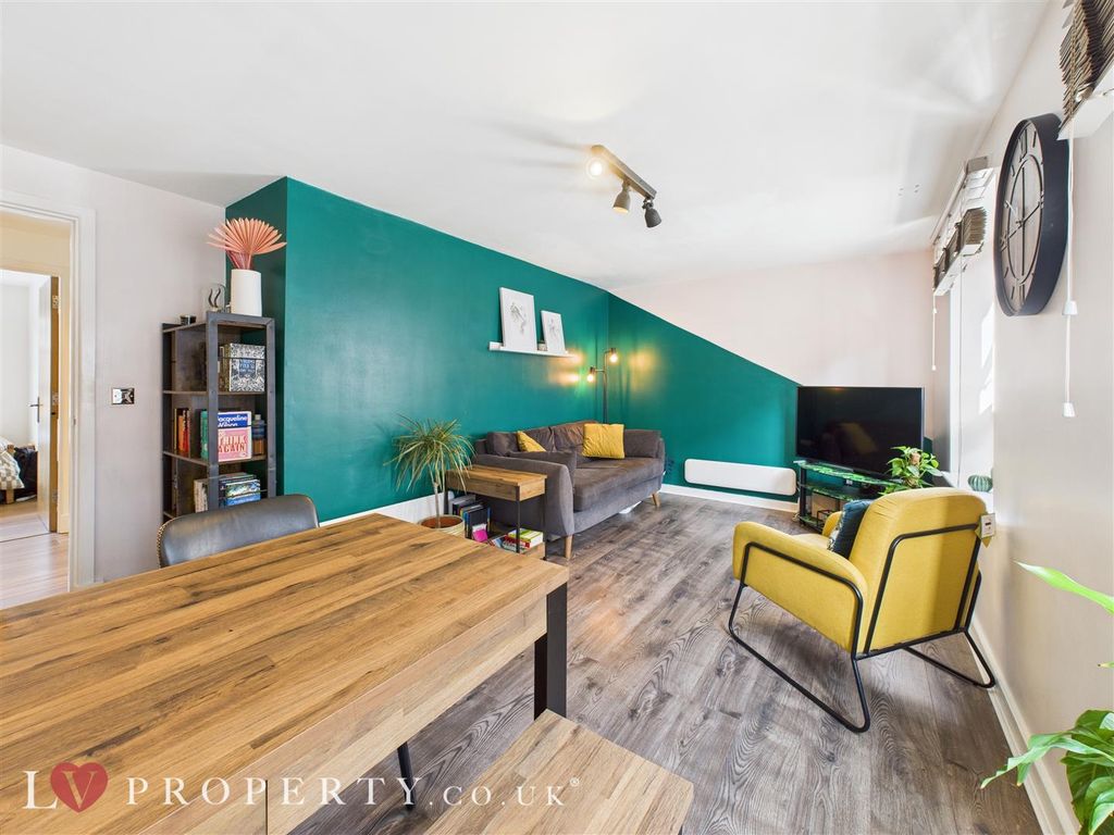 Property photo 1 of 12 Cam05016G0-Pr0062-Still005.Jpg