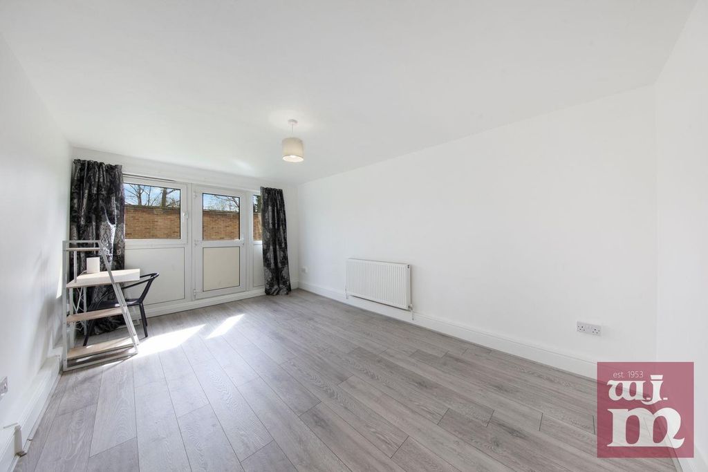 Property photo 3 of 10 Reception