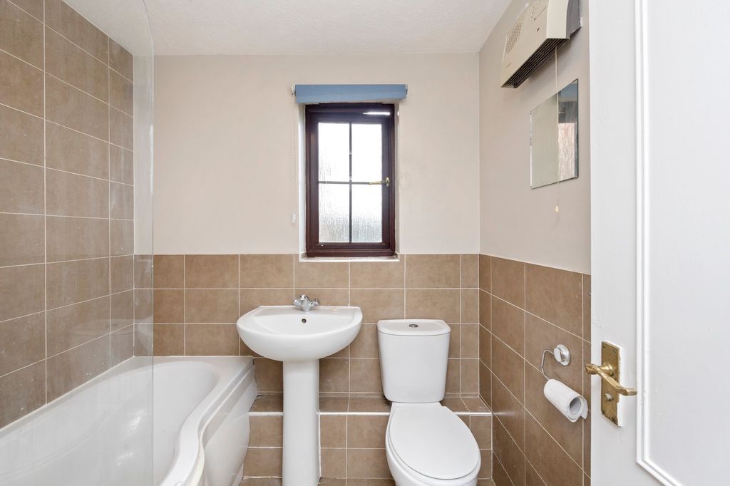 Property photo 3 of 14 Bathroom