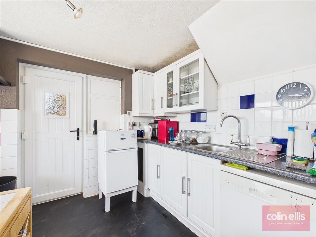 Property photo 3 of 17 Cam05075G0-Pr0407-Still013.Jpg
