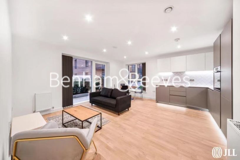 Property photo 1 of 18