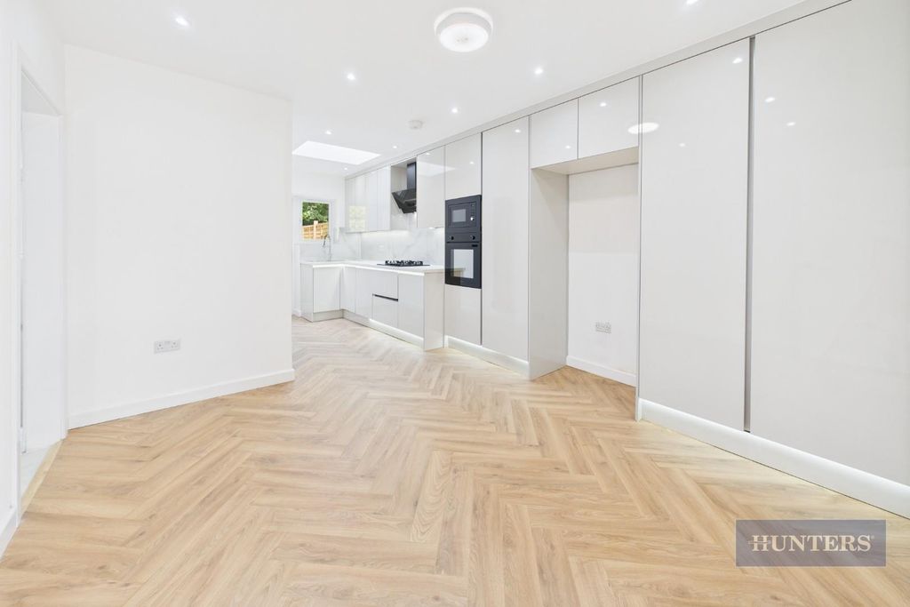 Property photo 3 of 15 Cam05152G0-Pr0164-Still024.Jpg