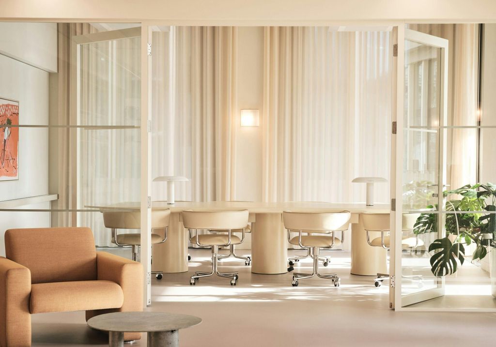 Property photo 3 of 6 Meeting Room.Jpg