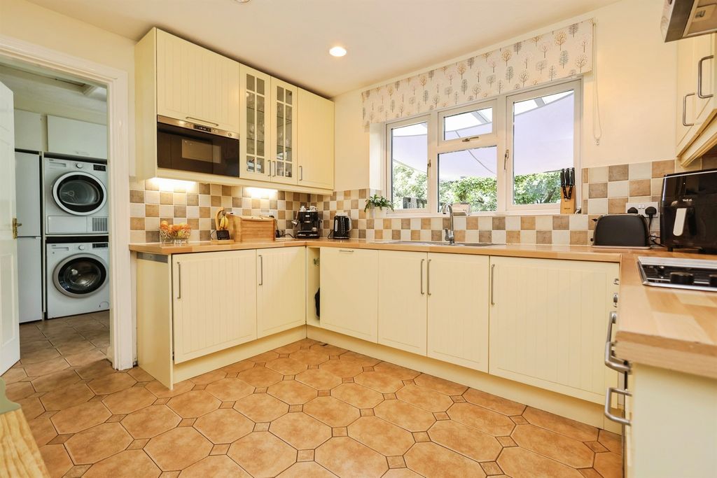 Property photo 3 of 22