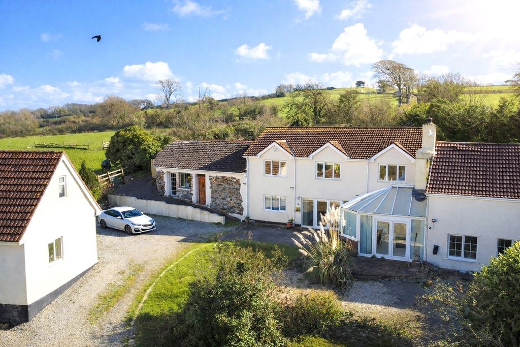 Property photo 1 of 33 Picture No. 01