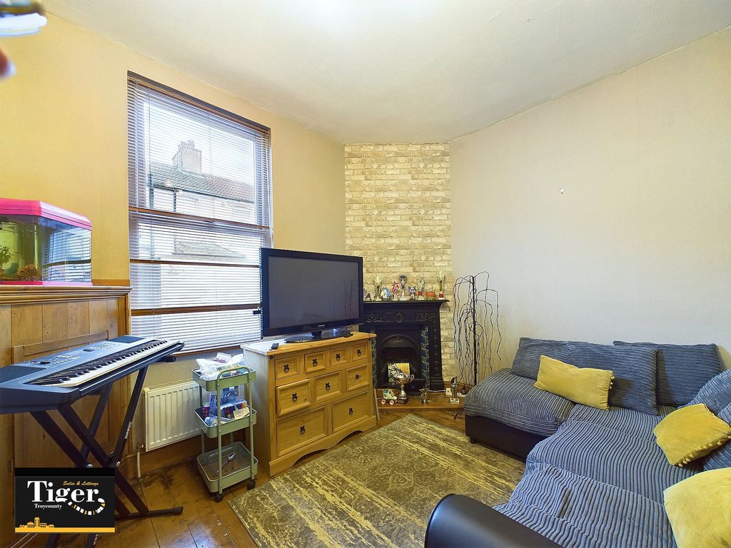 Property photo 2 of 14 Cam02176G0-Pr0483-Still008