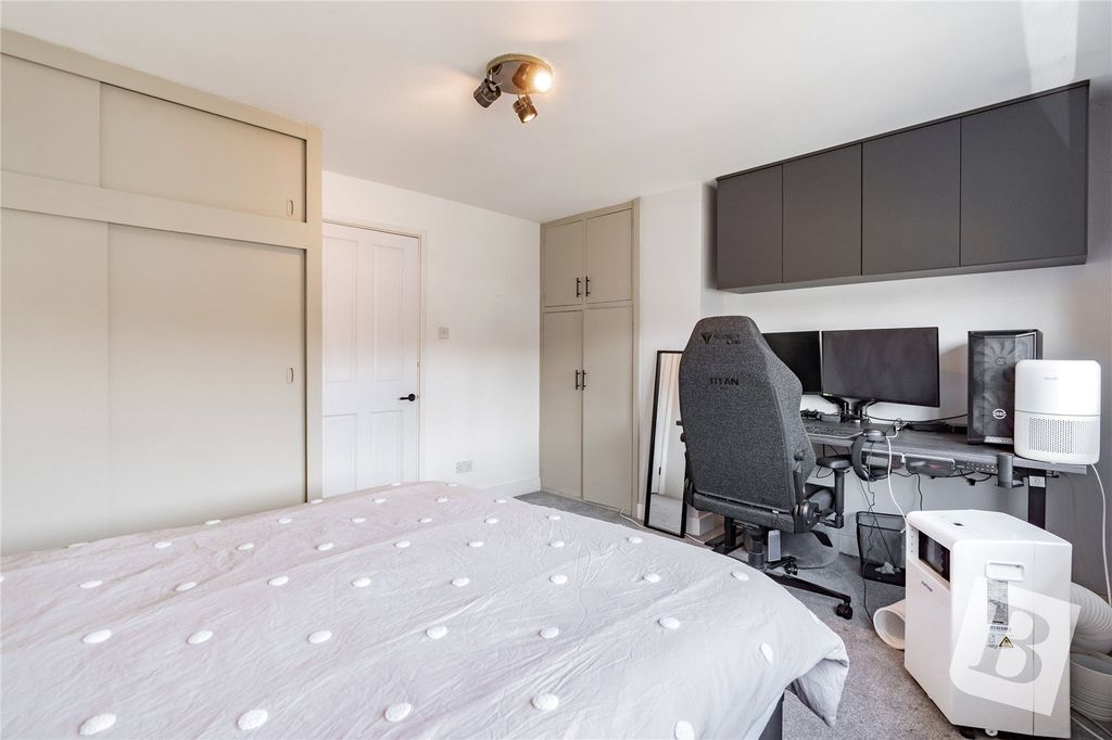 Property photo 3 of 17 Bedroom One