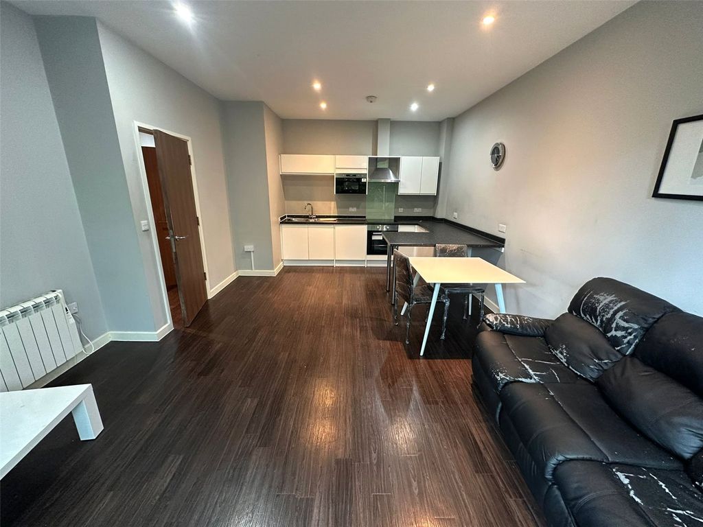 Property photo 3 of 9 Lounge (2)