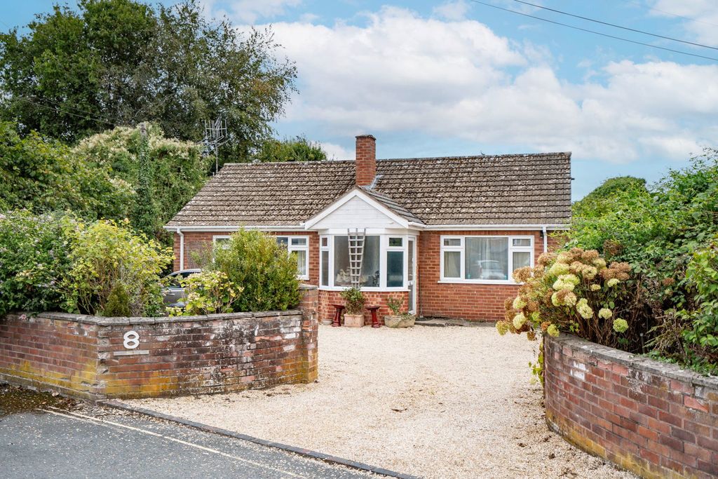 Property photo 2 of 27