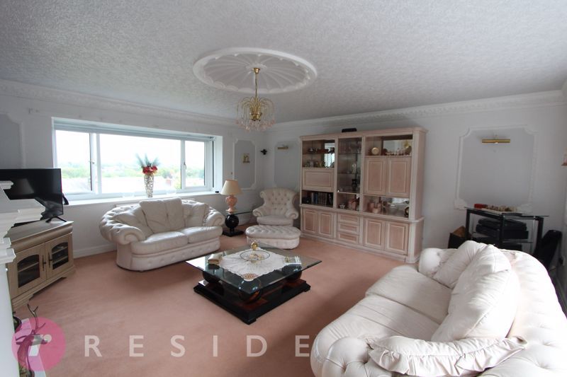 Property photo 2 of 29 Lounge