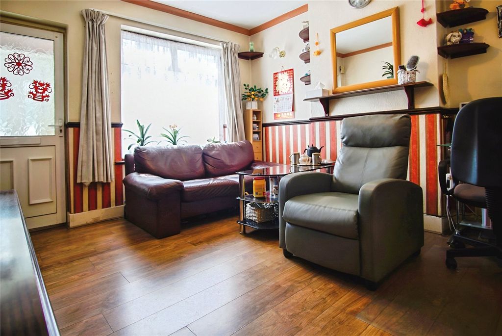 Property photo 3 of 17 Picture No. 06