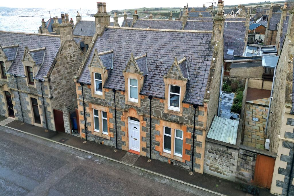 Property photo 2 of 32