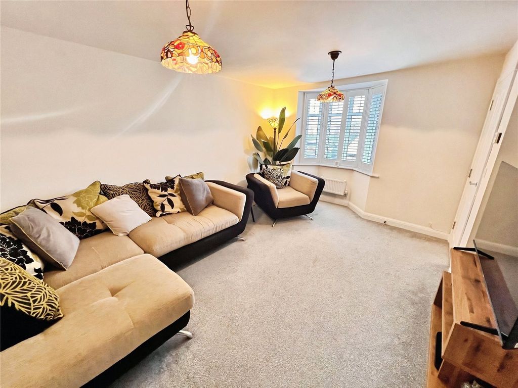 Property photo 2 of 15 Lounge