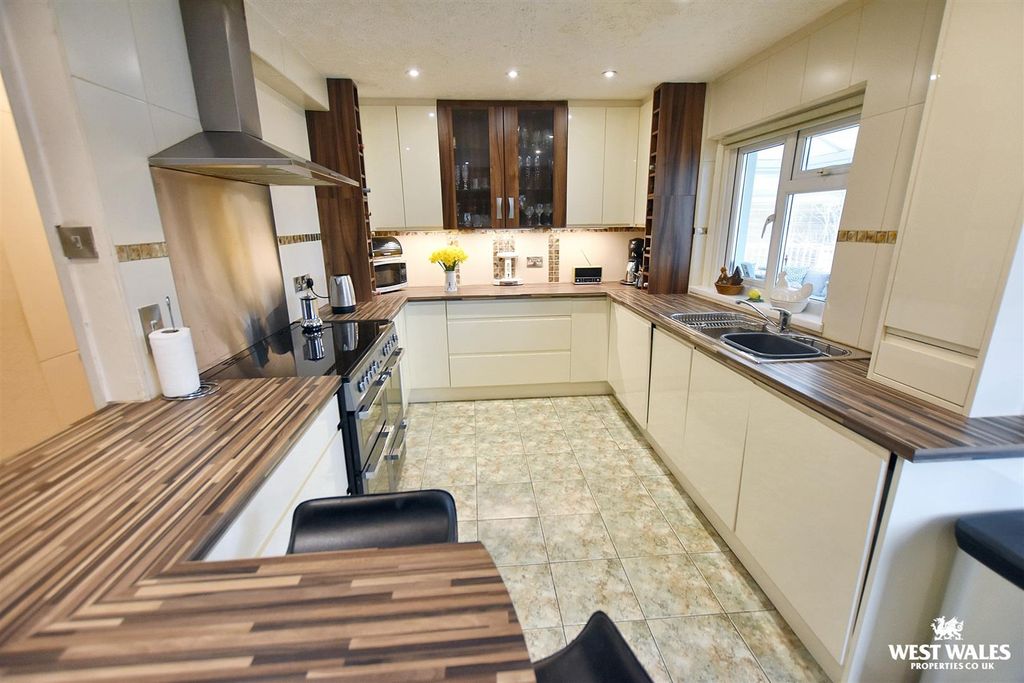 Property photo 3 of 22 13 (5).Jpg