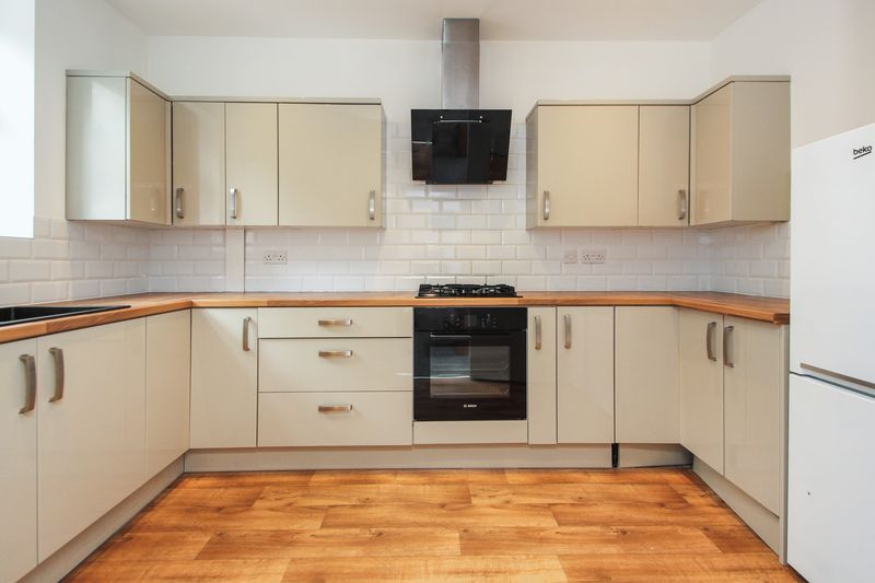 Property photo 1 of 8 Photo 3