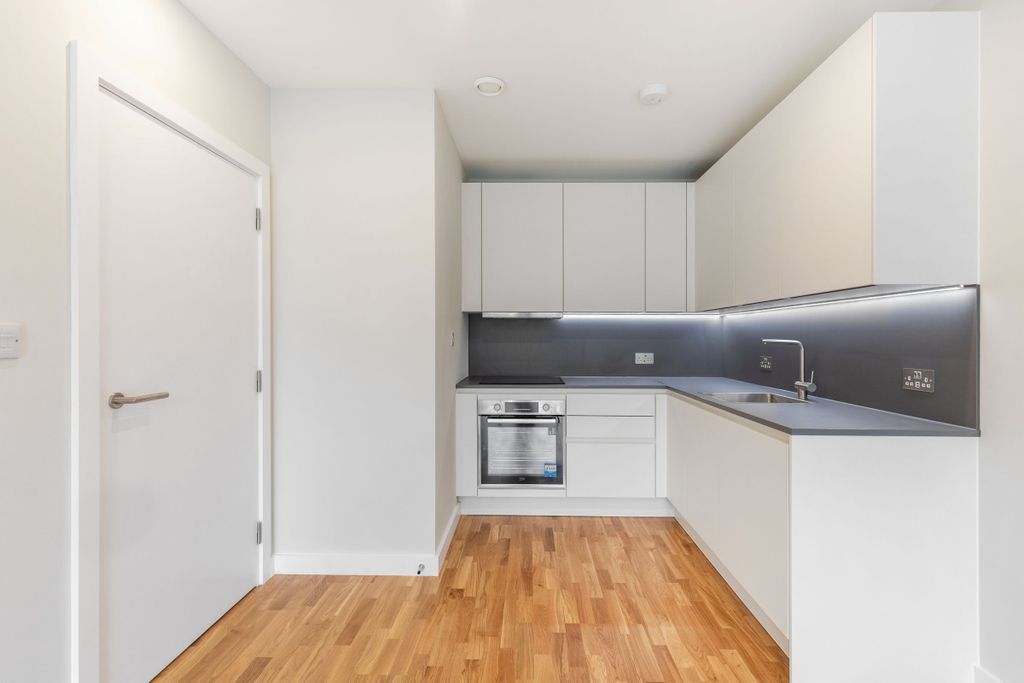 Property photo 1 of 17 Kitchen
