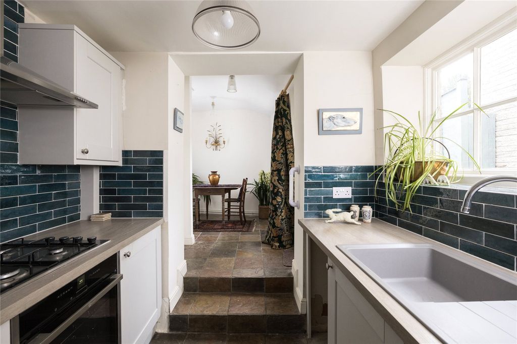 Property photo 2 of 19 Kitchen