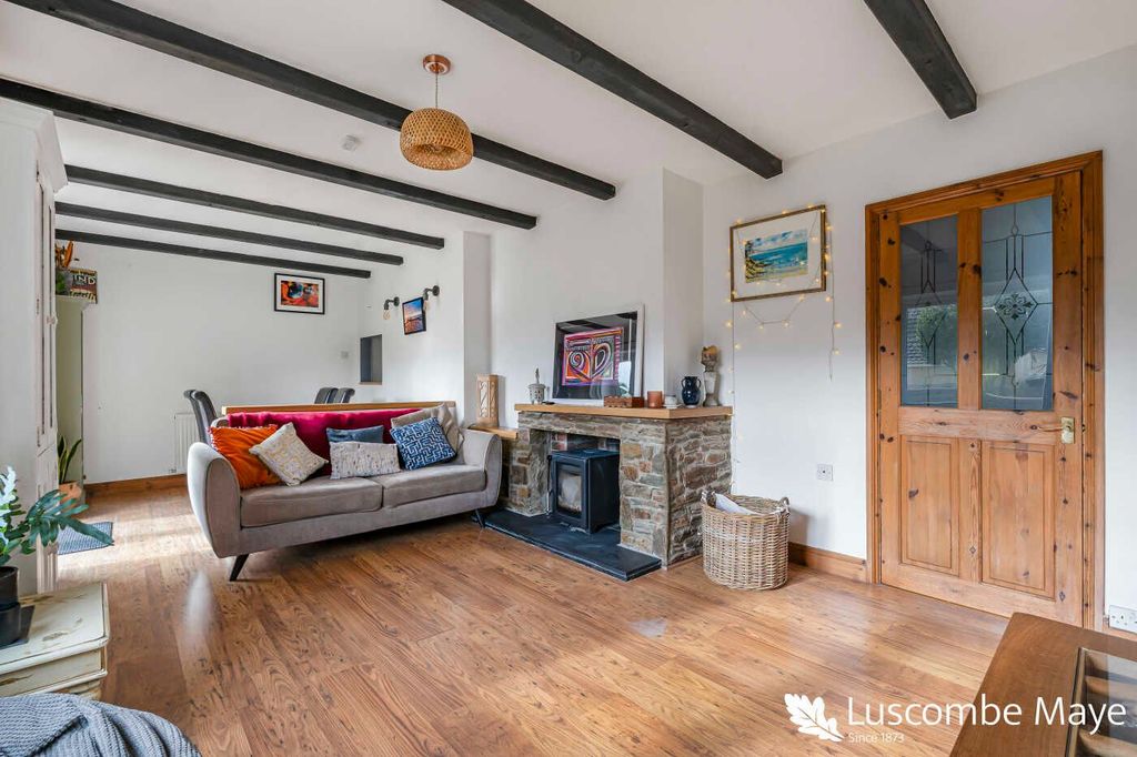 Property photo 2 of 25