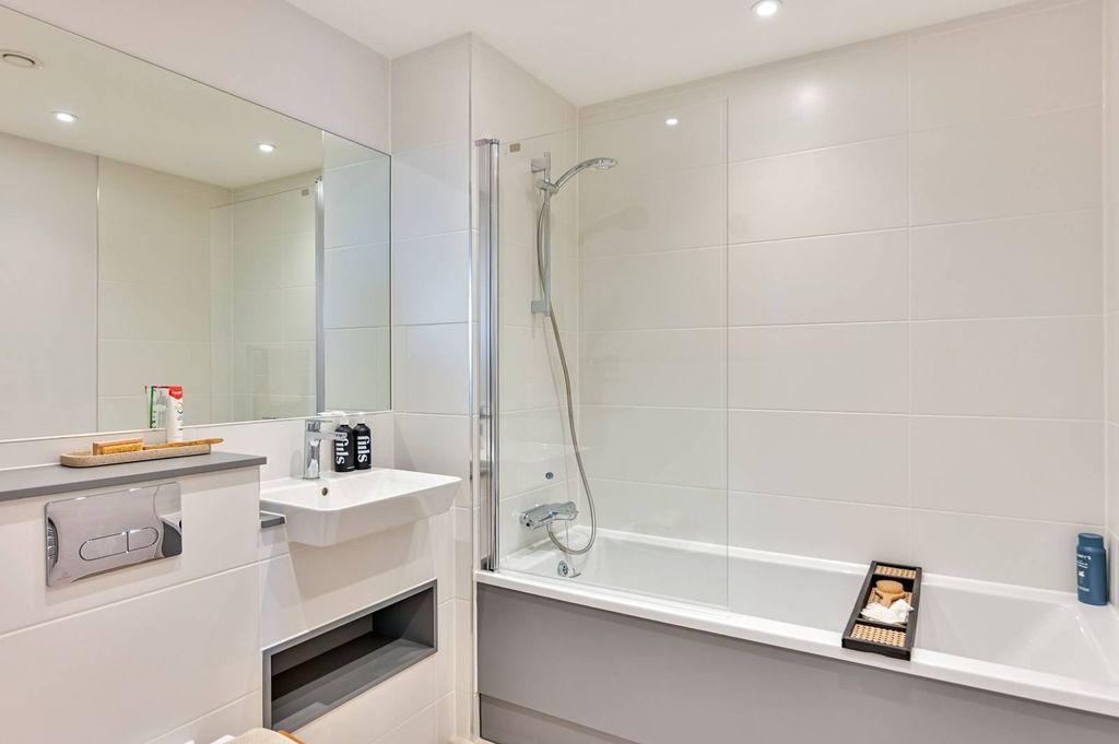 Property photo 3 of 32