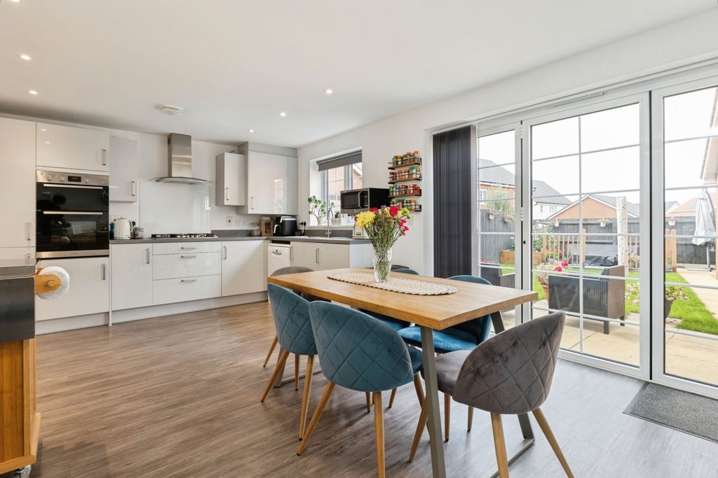 Property photo 2 of 24 Pbox-Img.Jpg
