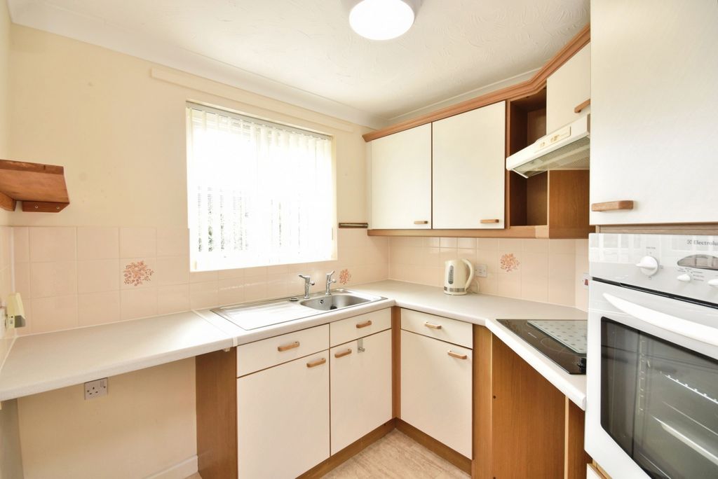 Property photo 2 of 14 Kitchen