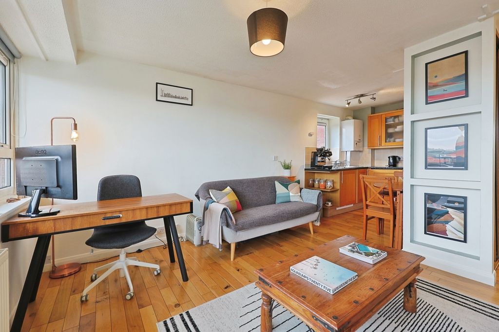 Property photo 3 of 16 Pbox-Img.Jpg