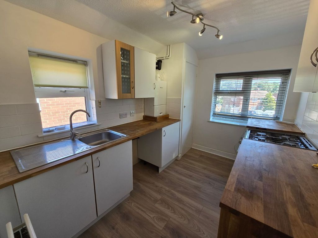 Property photo 2 of 7 Kitchen