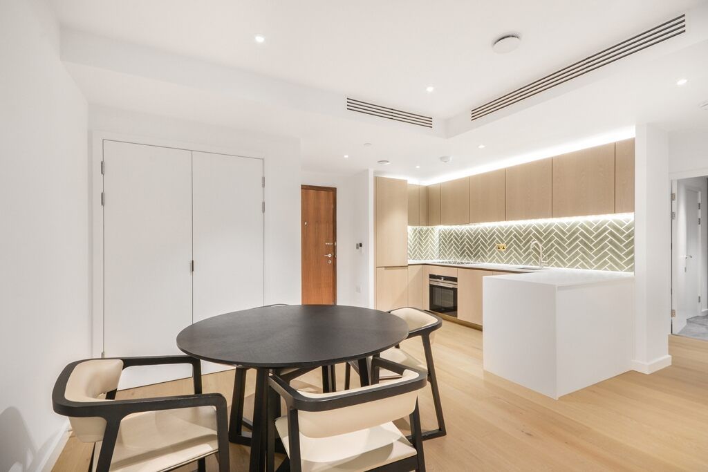 Property photo 2 of 18 Atlas Building