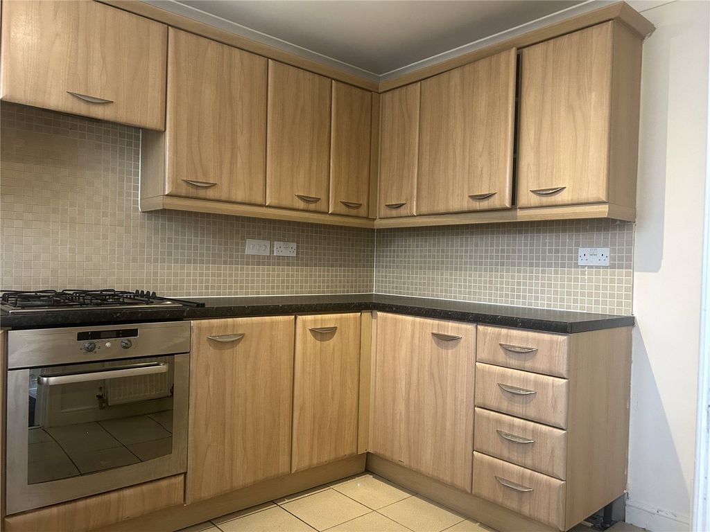 Property photo 3 of 18 Kitchen