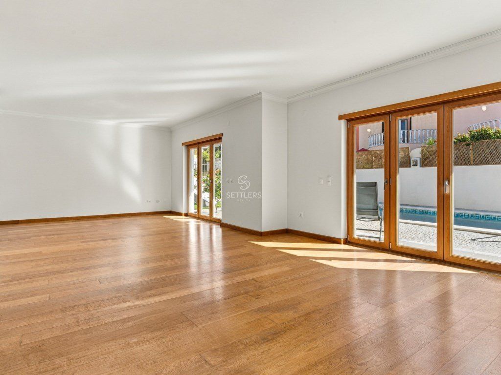 Property photo 2 of 44