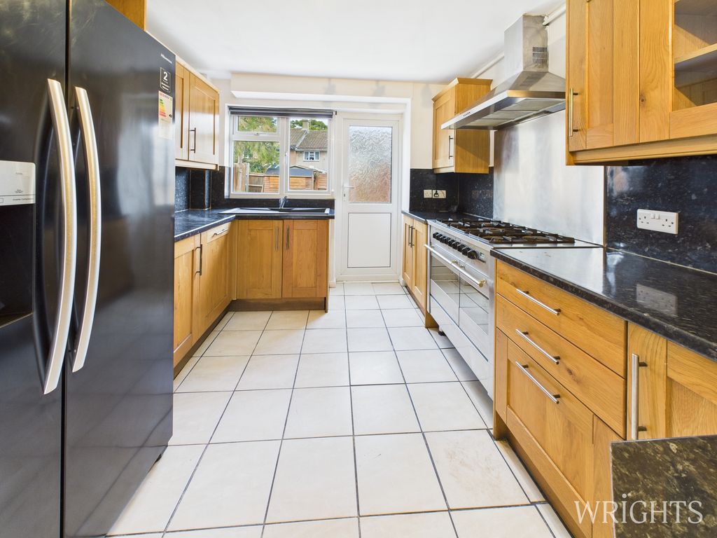 Property photo 2 of 11 Cam02796G0-Pr0494-Still006
