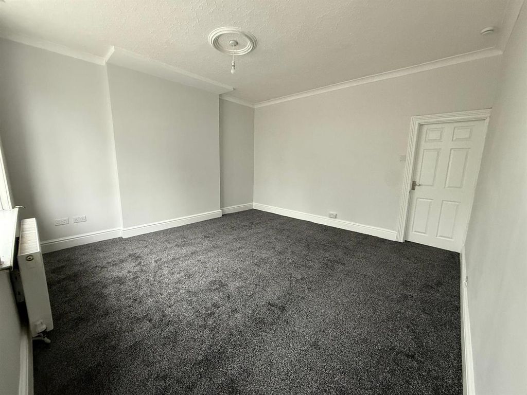 Property photo 3 of 14 565d8828-5Af3-45c1-8F15-096Ed6c28Bab.Jpg