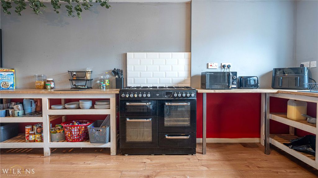 Property photo 3 of 28 Picture No. 12