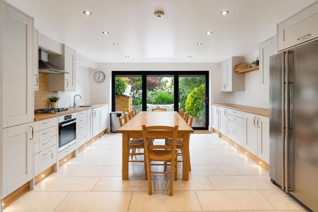 Property photo 2 of 14 5De900Eb-8922-4CD4-8066-13A6772C8880.Png